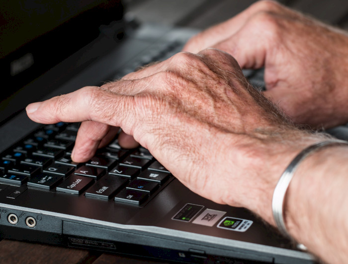 Mediante el programa de jubilación, el Departamento de Bienestar de la UC, entre otros beneficios, brinda apoyo psicológico a los interesados en prepararse para esta nueva etapa.