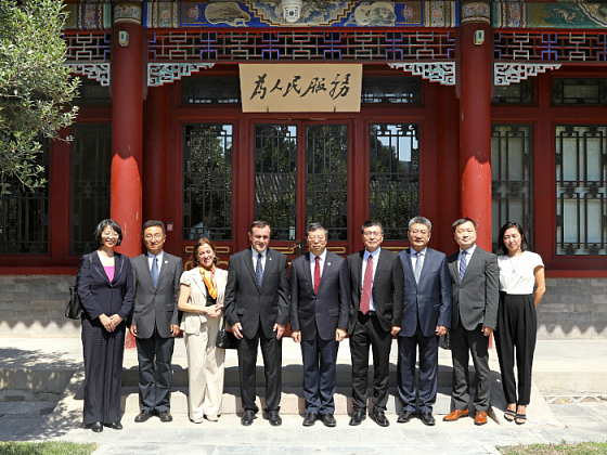 Rector junto a la delegación de la Universidad de Tsinghua, con la que mantiene importantes vínculos desde hace más de diez años.