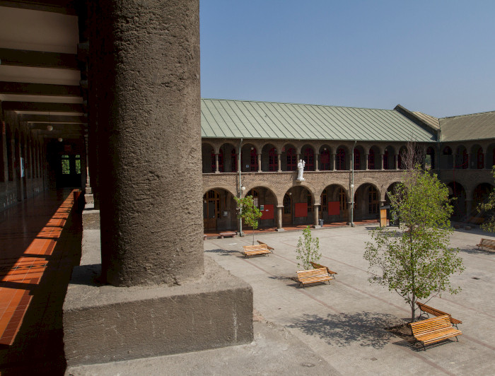 patio de campus oriente uc