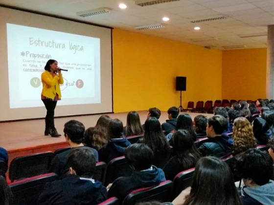 El Entrenamiento Matemático Femenino es una actividad gratuita, que no requiere inscripción ni implica procesos de selección. Las estudiantes de 8º básico a 3º año de enseñanza media solo deben asistir al Campus San Joaquín, los días jueves a las 17:30 horas.