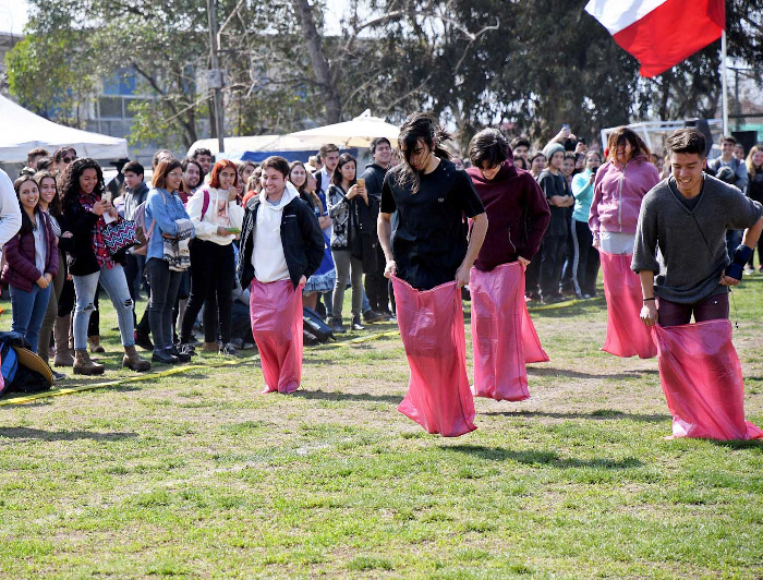 Juegos tradicionales y diversión marcaron la fiesta de la chilenidad UC  2019 - Pontificia Universidad Católica de Chile