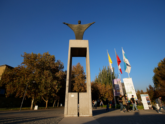 UC subió cuatro posiciones en QS Graduate Employability Rankings