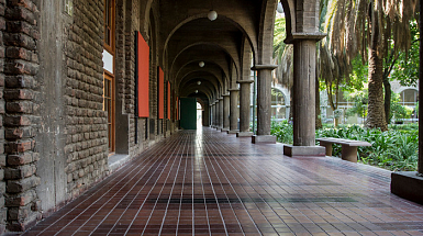 Pasillo de Campus Oriente