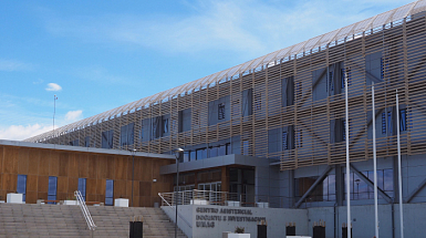 Dentro de esta moderna infraestructura, se encuentra el Centro de Excelencia en Biomedicina de Magallanes, Cebima, gracias a un acuerdo entre la Universidad de Magallanes y la Universidad Católica.