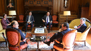 Reunión de expertos del Banco Mundial con el rector Ignacio Sánchez y el prorrector Guillermo Marshall