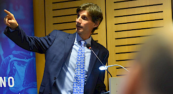 Gregory Shaffer durante su presentación.
