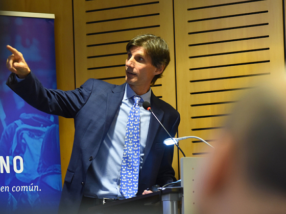 Gregory Shaffer durante su presentación.