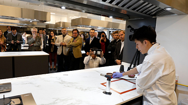 Demostración en el nuevo laboratorio de ingeniería dedicado a la gastronomía.