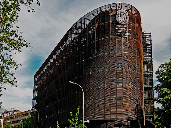 Fachada de la Facultad de Medicina