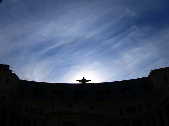 Imagen del Cristo de Casa Central, a contraluz.