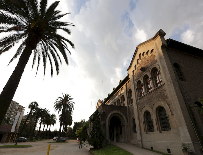 Frontis del campus Oriente. Fotografía: César Cortés