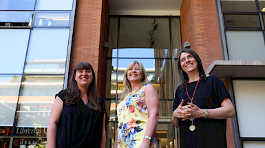 Las académicas Alejandra Ovalle (izquierda), Sandra Ponce de León y Cecilia Rosales, tres de las cuatro profesoras de Derecho Público que suscribieron el Acuerdo por la Paz Social y la Nueva Constitución.