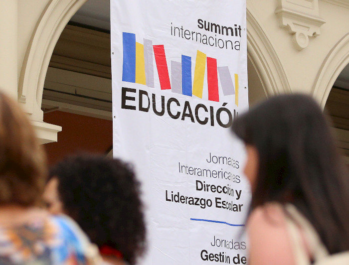 imagen correspondiente a la noticia: "Innovación educativa, tecnología, digitalización y gestión: los temas centrales de Summit Educación UC 2020"