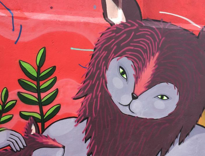 Un animal de un mural pintado en las afueras del Centro Penitenciario Femenino.