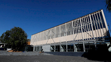 Fachada del complejo Interdisciplinario Michel Durand Q del campus Villarrica. Fotografía: César Cortés.