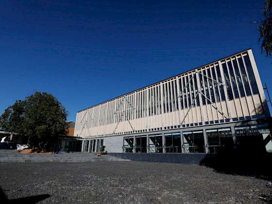 Fachada del complejo Interdisciplinario Michel Durand Q del campus Villarrica. Fotografía: César Cortés.