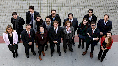 Grupo de exestudiantes de College que trabajarán para formar la Asociación de Alumni. Fotografía: César Cortés