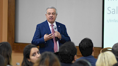 El ministro de Salud, Jaime Mañalich, en presentación durante el seminario. Fotografía: Centro de Políticas Públicas UC