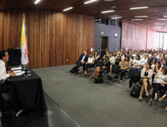 imagen correspondiente a la noticia: "Rector dialogó con profesionales y administrativos sobre los desafíos de la UC para el 2019"