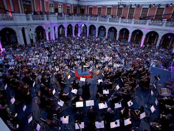 Panorámica de los músicos del Concierto de los 130 años UC.