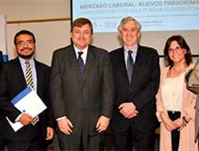 imagen correspondiente a la noticia: "Seminario ahonda en cómo el mercado debiese enfrentar la automatización laboral"