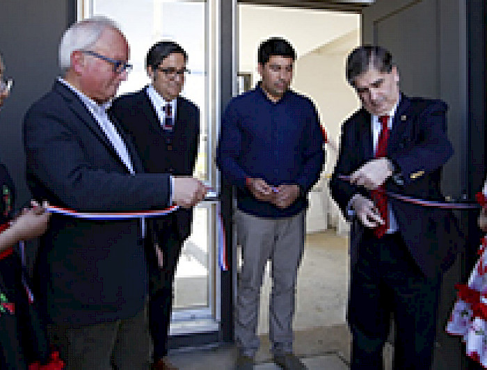 imagen correspondiente a la noticia: "La UC, junto a autoridades locales, inaugura sede social en Pumanque"