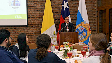 El rector Ignacio Sánchez en la presentación de los Jóvenes Líderes 2018.
