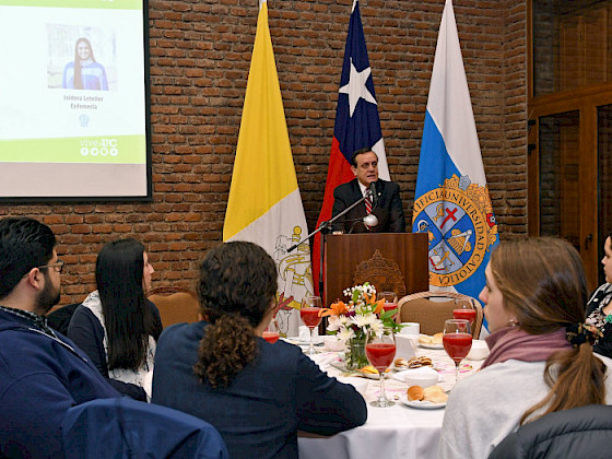 El rector Ignacio Sánchez en la presentación de los Jóvenes Líderes 2018.
