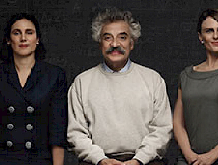 imagen correspondiente a la noticia: "Teatro UC estrenó Relatividad, obra sobre el lado B de Einstein"
