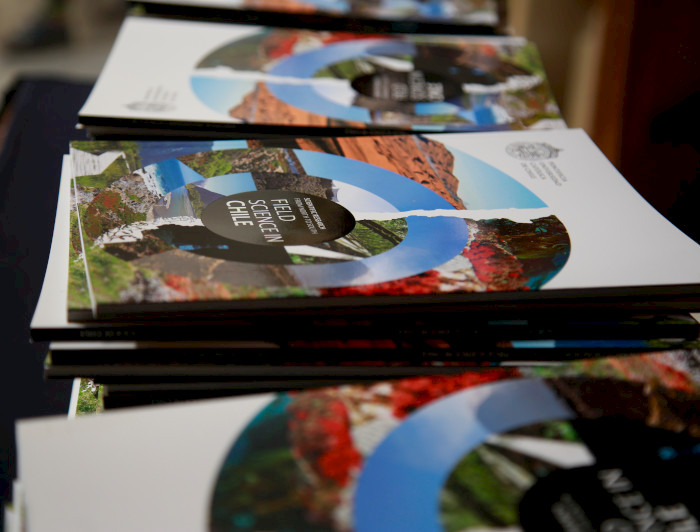 imagen correspondiente a la noticia: "Se lanzó libro de investigación UC “Field Science in Chile”"