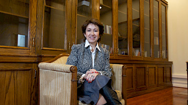 La secretaria general UC, Marisol Peña, sentada.