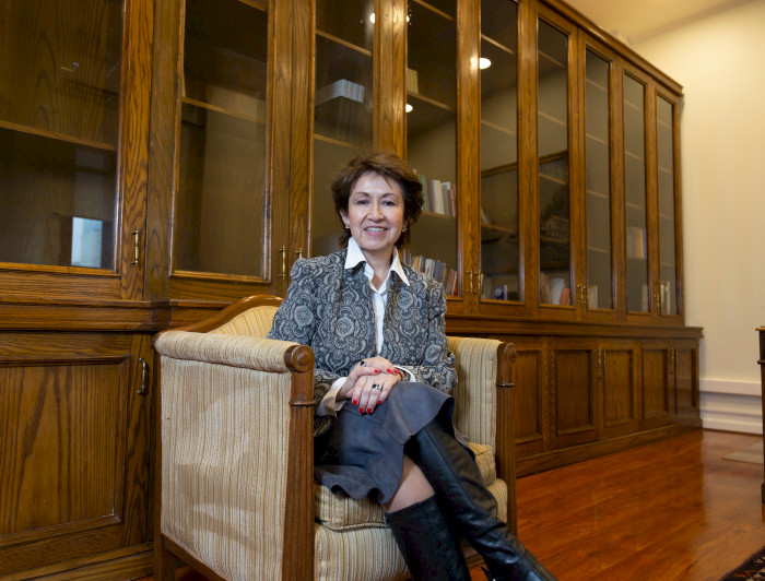 La secretaria general UC, Marisol Peña, sentada.