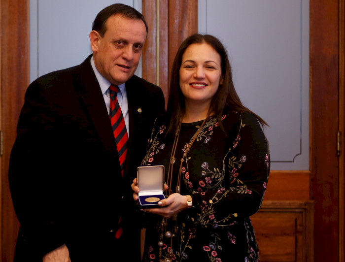 imagen correspondiente a la noticia: "Premio “Nobel de la Enseñanza” se reunió con rector Ignacio Sánchez y expertos de educación de la universidad"
