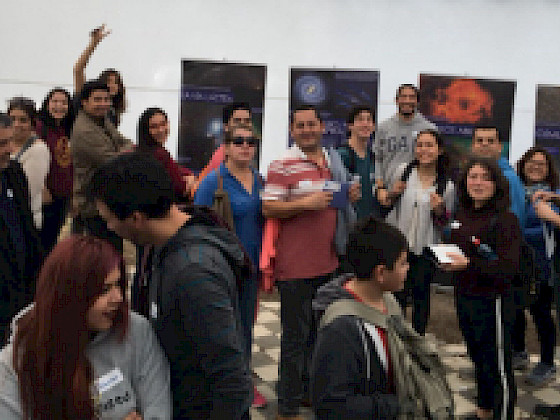 Visitantes en una sala del observatorio.