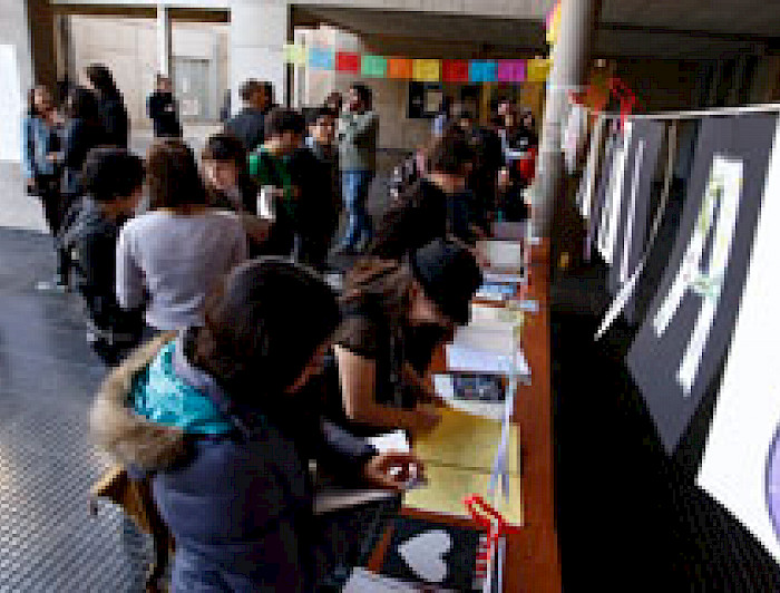 imagen correspondiente a la noticia: "Estudiantes presentan 60 antologías poéticas autoeditadas"