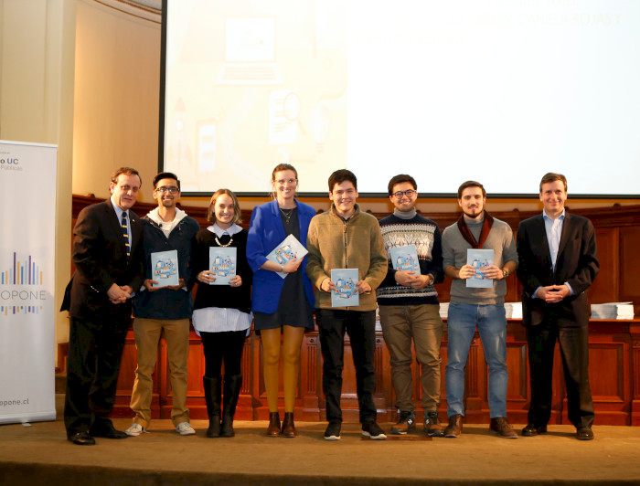 imagen correspondiente a la noticia: "Se lanzó quinta versión del libro “UC Propone” que rescata el aporte de investigaciones de alumnos de pregrado"