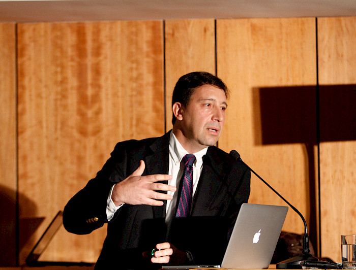 imagen correspondiente a la noticia: "Profesor Kalergis fue incorporado como miembro de la Academia Chilena de Ciencias y elegido como integrante del consejo directivo científico de la ONU"