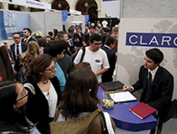 imagen correspondiente a la noticia: "Cerca de mil entrevistas de reclutamiento se realizaron en la séptima versión de la Feria del Trabajo Derecho UC"