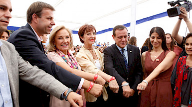 La Primera Dama Cecilia Morel, el rector Ignacio Sánchez junto a otras autoridades en la presentación de Red Activa.