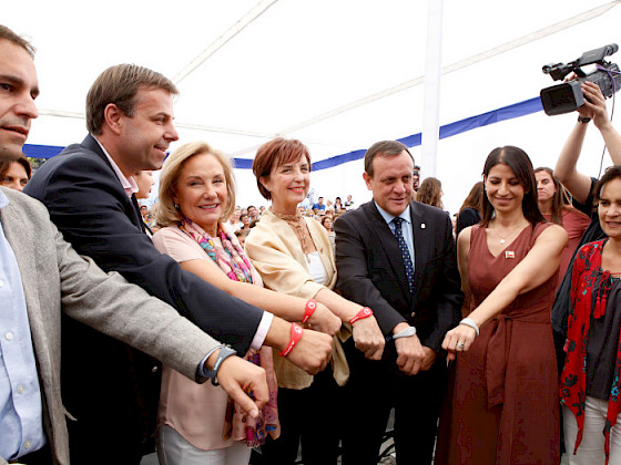 La Primera Dama Cecilia Morel, el rector Ignacio Sánchez junto a otras autoridades en la presentación de Red Activa.