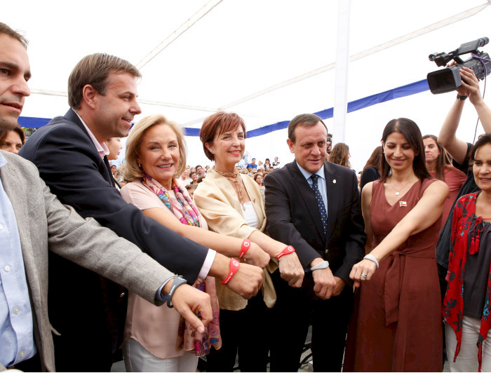 La Primera Dama Cecilia Morel, el rector Ignacio Sánchez junto a otras autoridades en la presentación de Red Activa.