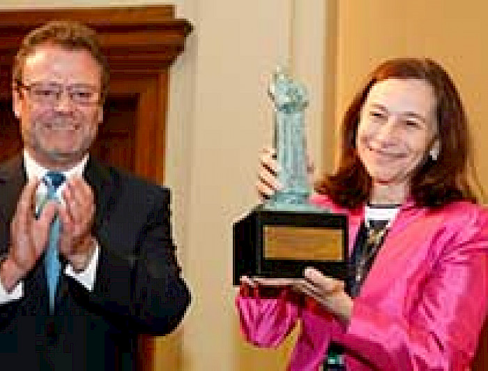 imagen correspondiente a la noticia: "Rosanna Costa recibió el Premio Ingeniero Comercial Distinguido 2017"