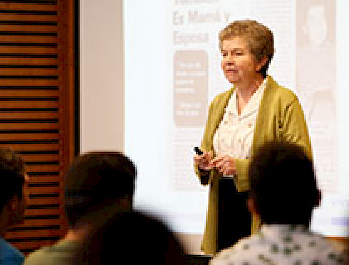 imagen correspondiente a la noticia: "Decana de Química UC analiza rol de la mujer en la ciencia en los últimos 40 años"