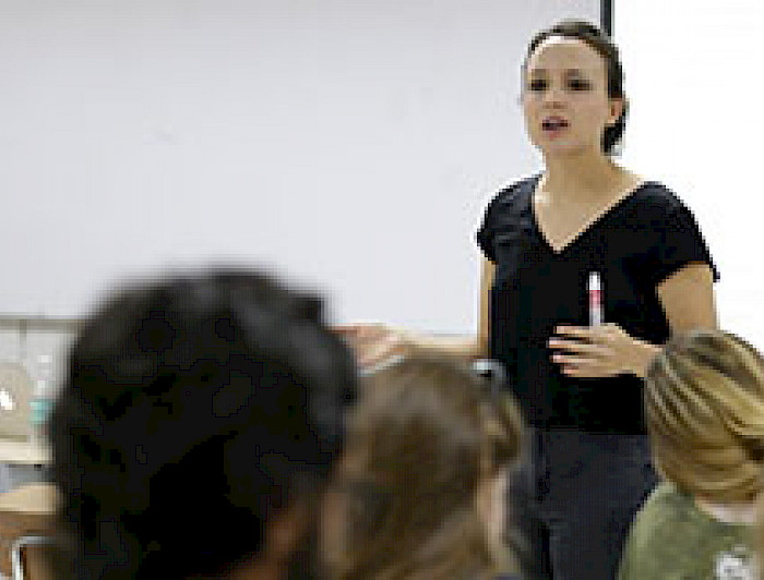 imagen correspondiente a la noticia: "Mujer en la academia"