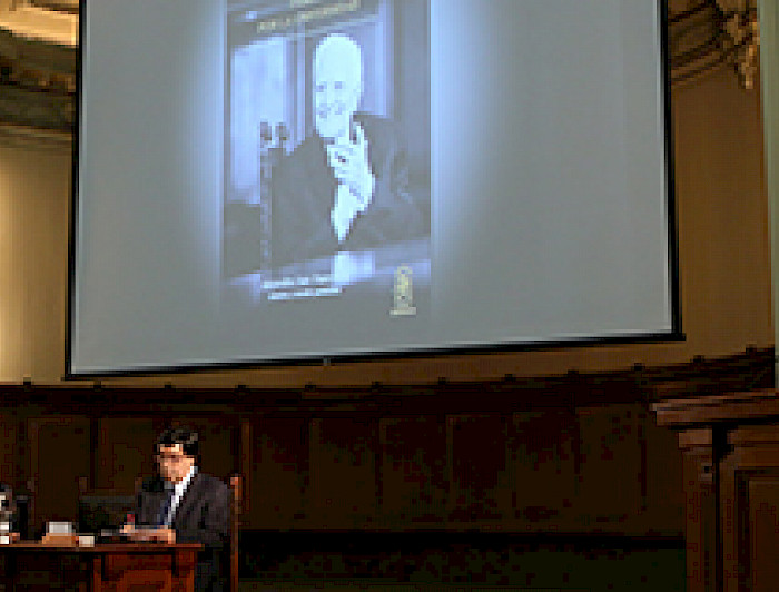 imagen correspondiente a la noticia: "Ediciones UC presentó libro en honor a rector emérito Juan de Dios Vial Correa"