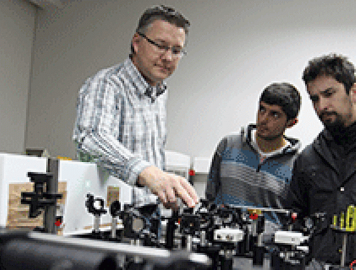 imagen correspondiente a la noticia: "Académico del Instituto de Física será parte del nuevo Instituto Milenio de Investigación en Óptica"