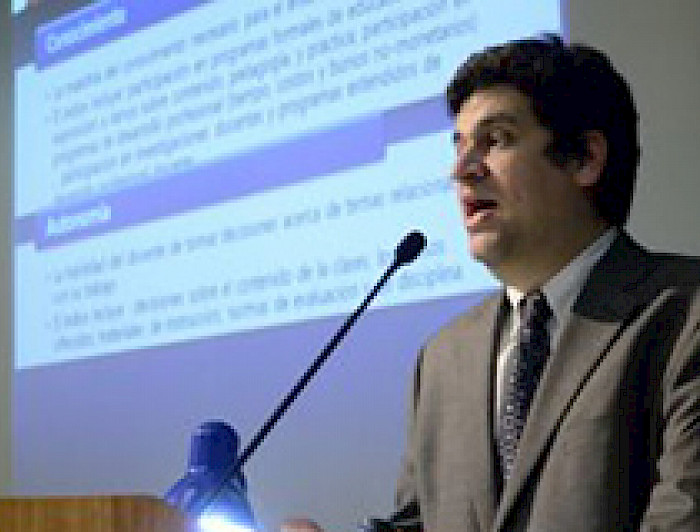 imagen correspondiente a la noticia: "Experto OCDE expone en primer aniversario del Centre UC"