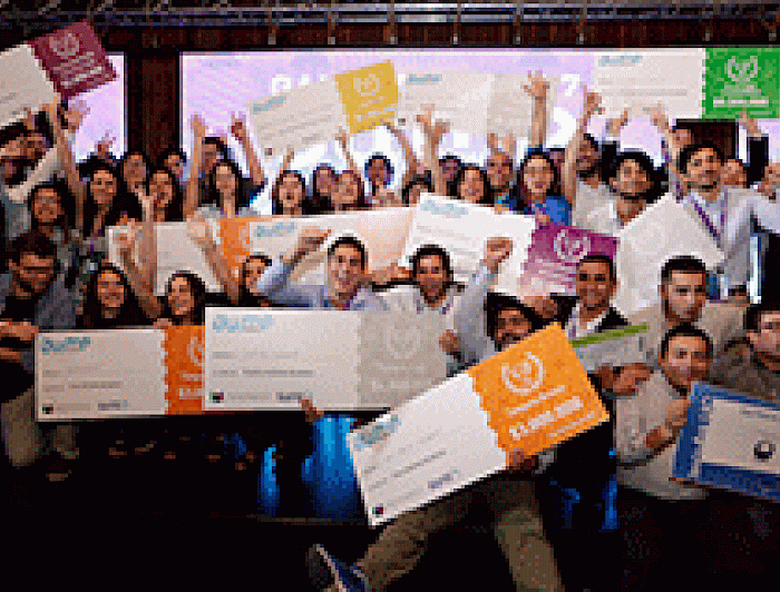imagen correspondiente a la noticia: "Jump Chile premió a los 12 mejores emprendimientos universitarios en su sexta versión"