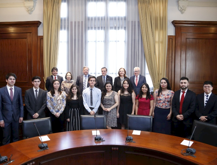 imagen correspondiente a la noticia: "English UC enviará a sus mejores alumnos a Estados Unidos por cinco semanas"