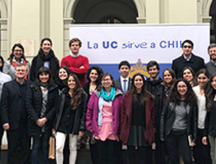 imagen correspondiente a la noticia: "Jóvenes líderes UC son reconocidos por autoridades"